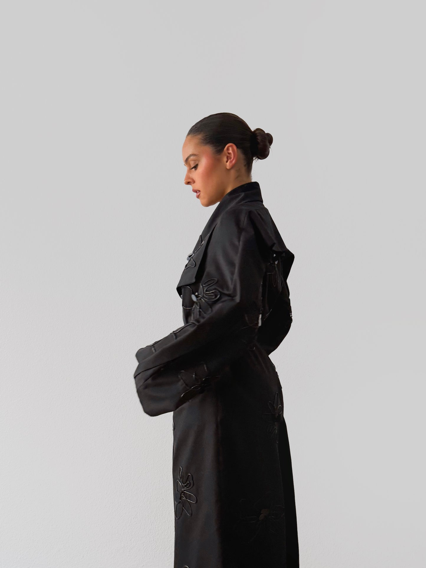Gabardina Flor negra