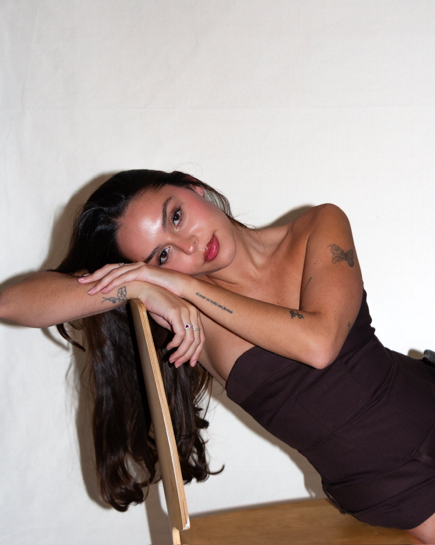 Mono corto estructurado.